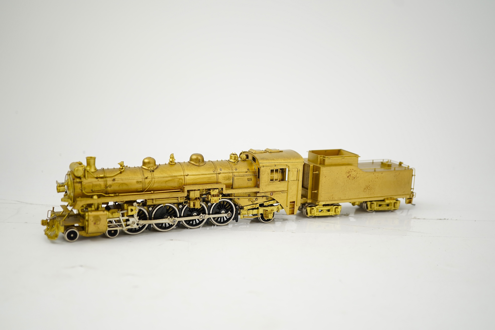 A boxed HO gauge VH Scale Models unpainted brass model of Canadian Pacific Railway 1-1a, 2900, 4-8-2 locomotive with bogie tender, powered for two rail operation.